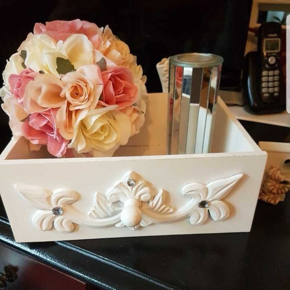 Elegant Bowring White Floral Decorative Box